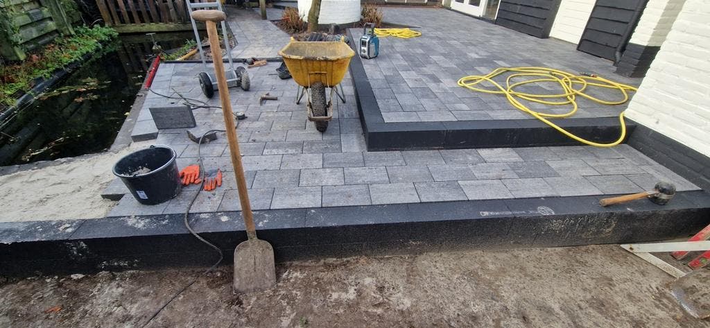 Bestrating, foto van Oprins Tuinprojecten