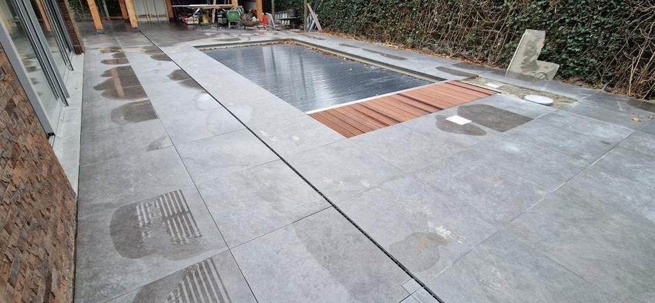 Keramische tegels, foto van Oprins Tuinprojecten