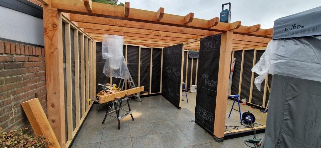 Houten overkapping, foto van Oprins Tuinprojecten